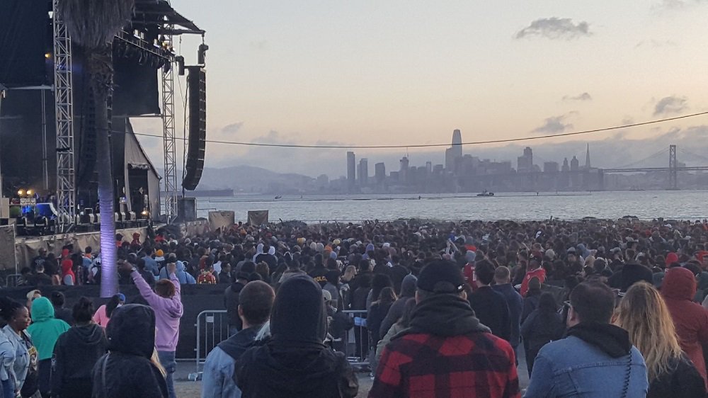 PortofOakland's tweet image. 14,000 visitors enjoyed sweeping views of the SF Bay during the two-day Blurry Vision concert at the Port&apos;s Middle Harbor Shoreline Park in Oakland May 12 &amp;amp; 13, 2018! #BlurryVision #MHSP #MiddleHarborShorelinePark #concert #oakland @PortofOakland #oaklandwaterfront #oaklandparks