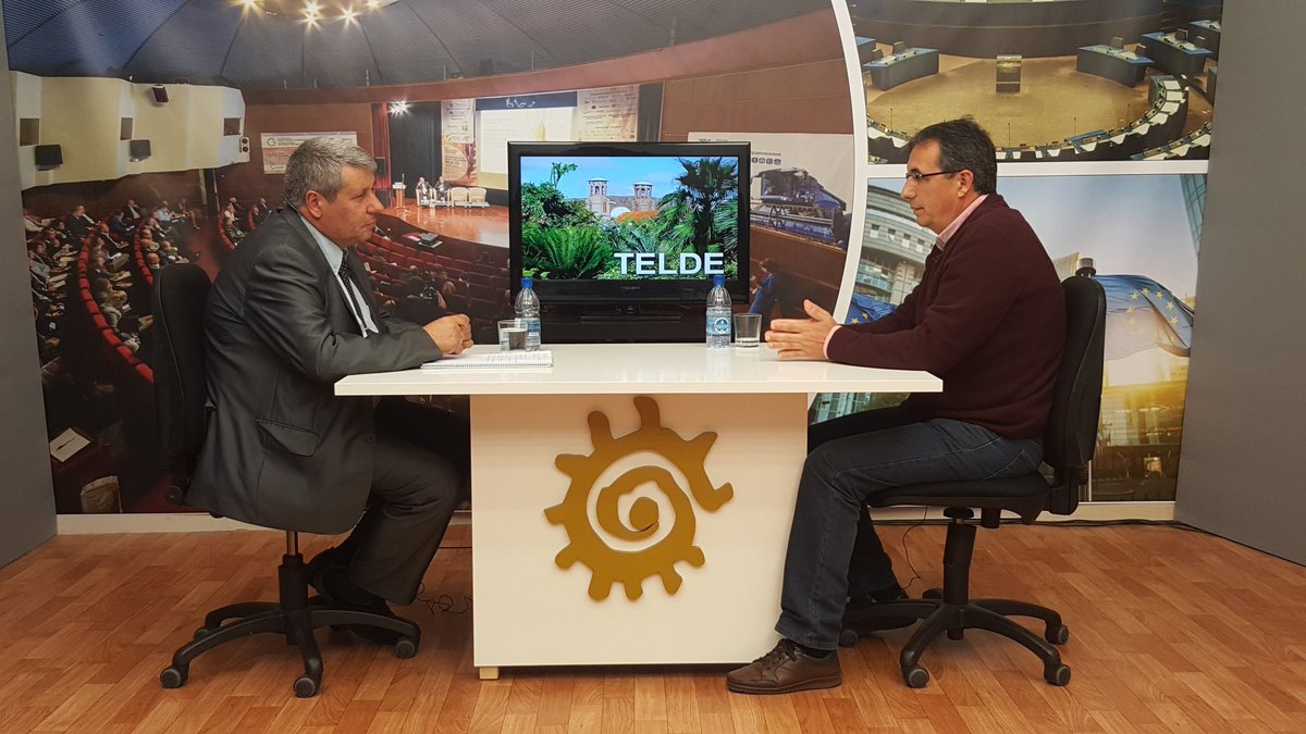 Canal4tvtelde's tweet photo. Entrevistando en directo a Juan Francisco Artiles, portavoz de @masportelde hablando del pago a proveedores en el @Ayun_Telde y las políticas del gobiernos de @CarmenHdezNC 
#JuanFranciscoArtilesMQP https://t.co/WPeC8d7JkW