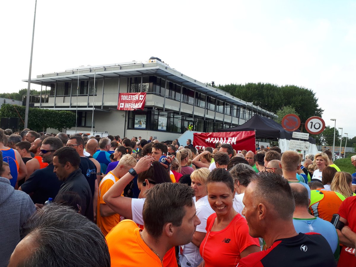 kranie_n's tweet photo. Cmon collega's @REPPELbv #verkerkloop @Verkerkloop https://t.co/H2VaKIWurE