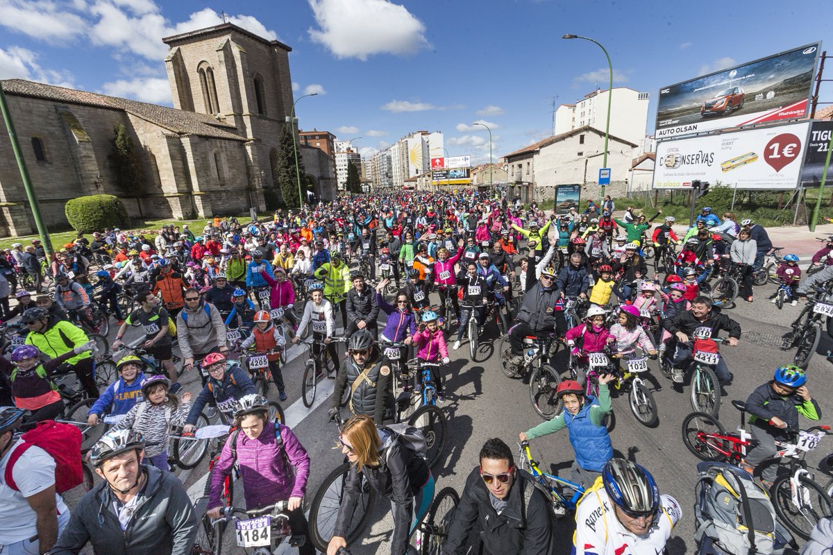 fotografiaDB's tweet photo. [GALERÍA de 📸]: El #AscensoLigaHeineken del @RugbyAparejos, el #DíadelaBici de @Proyectohombreb, la @NocturnaModubar-@diariodeburgos, la reforma de El Plantío... ¡y mucho más, en nuestra selección de imágenes! ¡Echa un ojo!  https://t.co/JRpd8xs5Sk vía @fotografiaDB https://t.co/5WjCdKVU1L