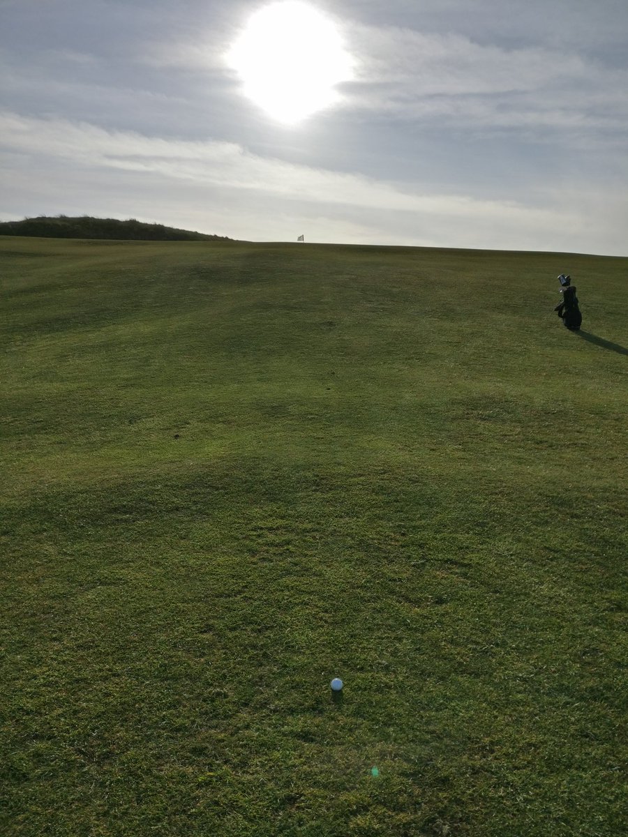 sscally1's tweet photo. Proper drop off. Didn't make par. @4golfonline @CoachLockey #dropdisoff #WildAtlanticWay #Carnegolfcourse https://t.co/XV0zdqb2sY