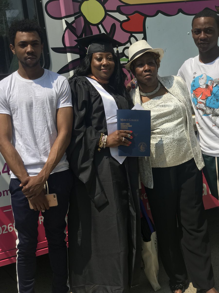 BCGruntheworld's tweet image. Representing for 1st generation students MBA class of 2018 @mercycollege #bcgruntheworld #youcandoit #mercymavericks @mercyalumni class of 1995 @missmonicany