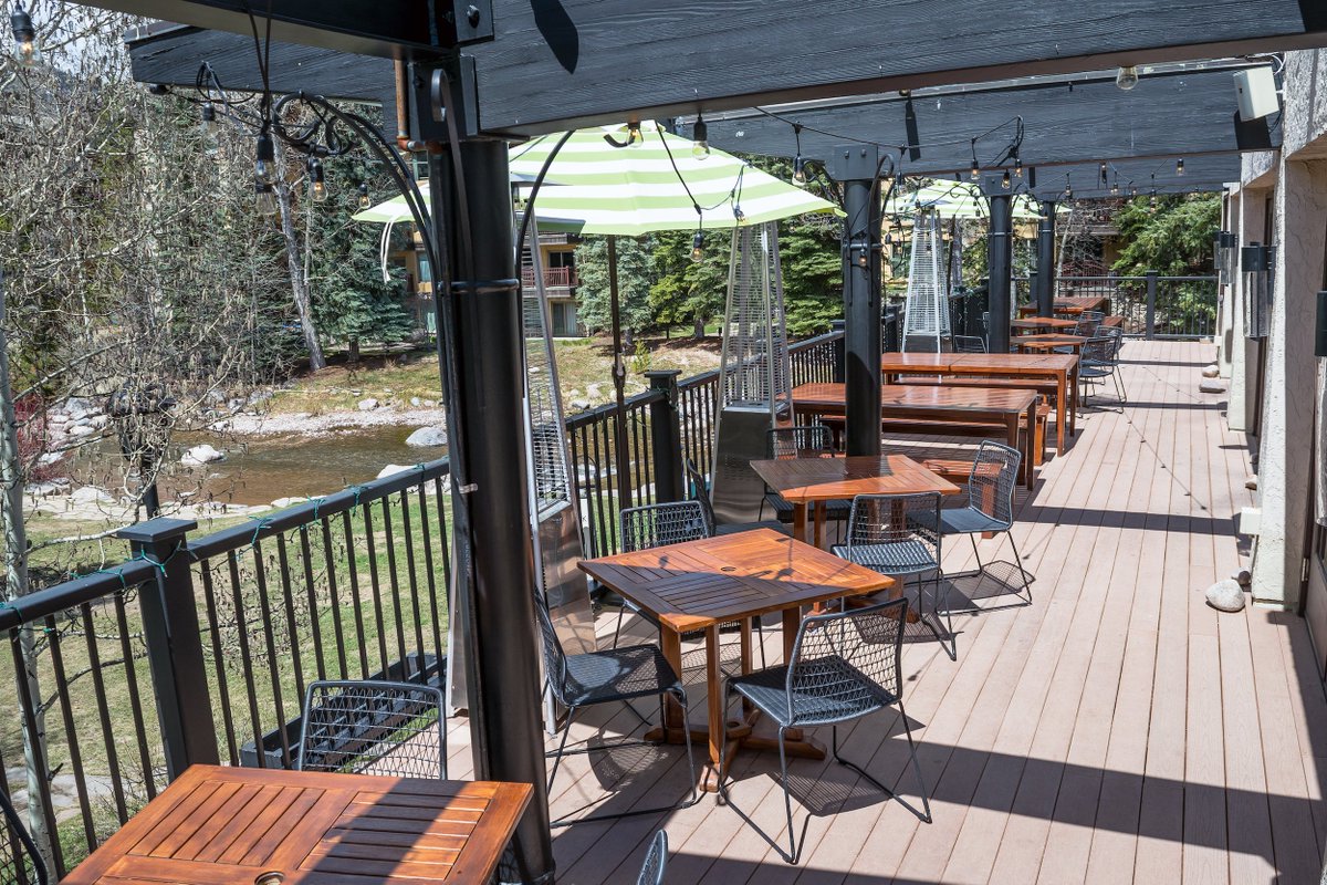 whitebisonvail's tweet photo. Happy Hump Day! See you on the deckβοΈ
.
.
.
#whitebisonvail #outdoordining #deckdining #vailrestaurants #creekviews #gorecreek #viewsfordays #eatoutside #bestdeckinvai #foodandwine #cocktails #vail #vaileats #mountaindining #spring #springinvail #sunshine https://t.co/AToZo8ZmXl