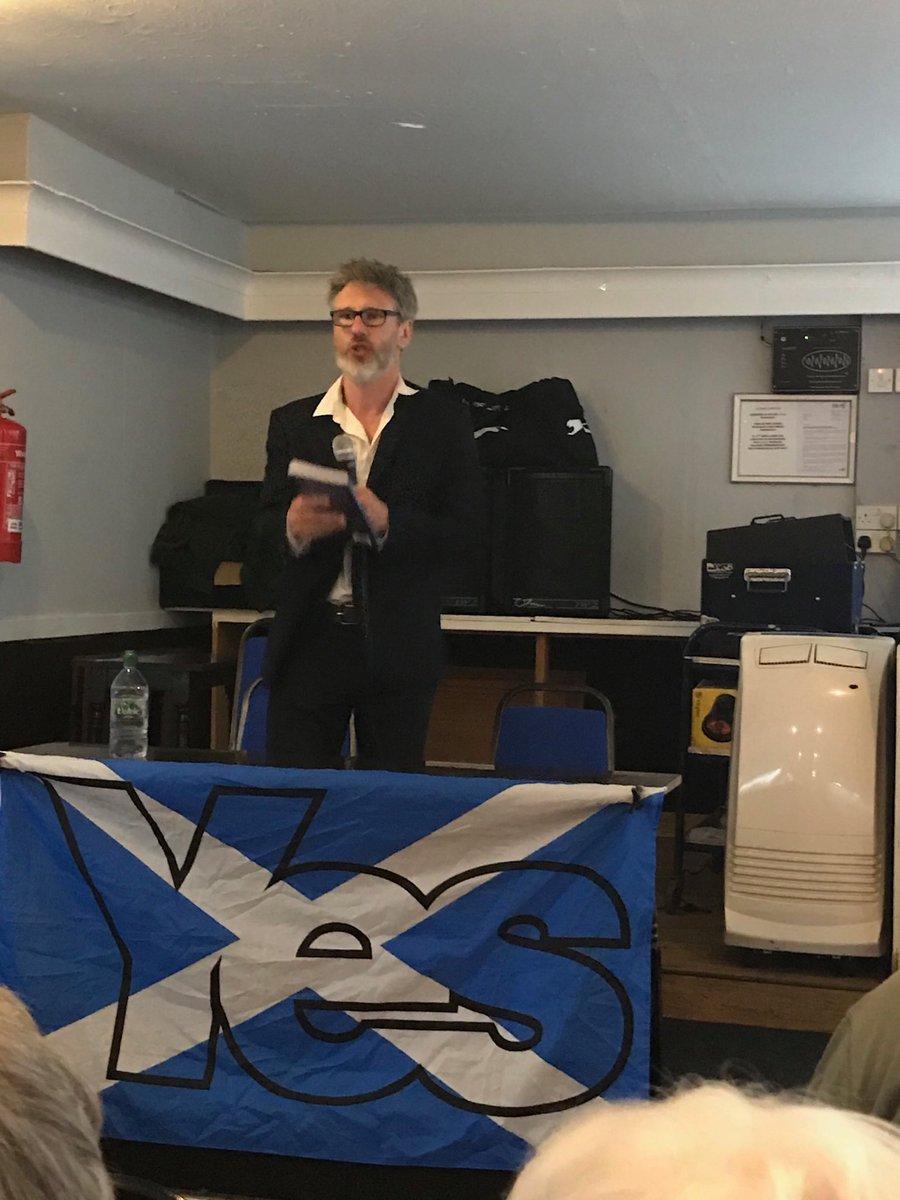 Yes2Kirkcaldy's tweet photo. St Clair Tavern with #RobinMcAlpine https://t.co/YLrr6lOYhN
