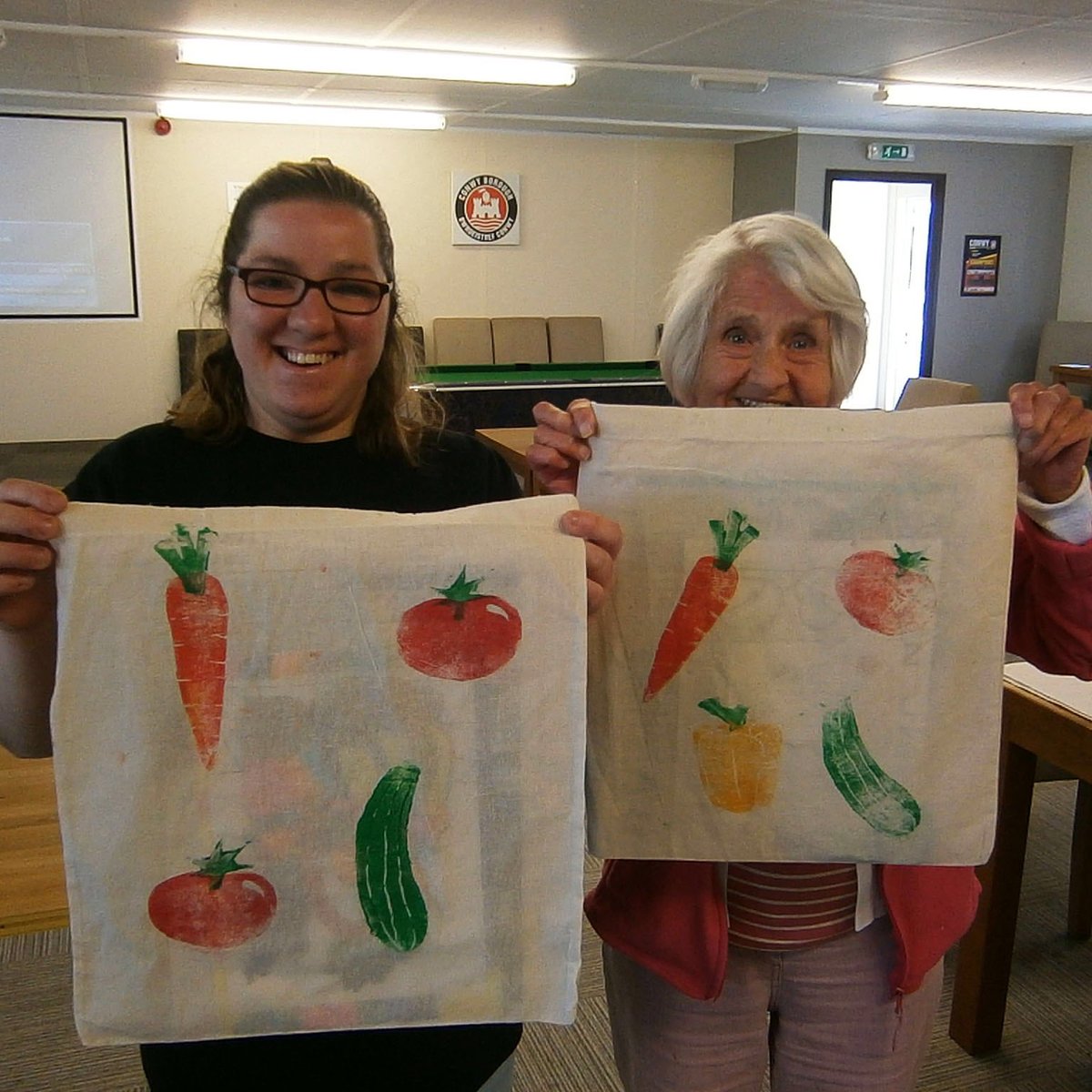 OrangeNeighbour's tweet photo. Wow #ThePicassoClub had a blast with @TheGoodwashCo celebrating #NationalVegetarianWeek yesterday. #goodveggie activities inc. Planting cress in handmade pots; printing veggie shopping bags; enjoying vegetable inspired cakes & sampling veggie sausages! @CC4LD @FAI_MTAC https://t.co/80n4zg9MR3
