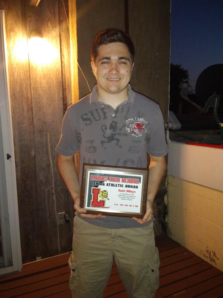 cryinangel1974's tweet image. Thanks Coach for taking care of my Son all these years an award well deserved!!!!! Good luck at State I&apos;ll be rooting for you guys I have to work as always but have fun and stay proud!!!! You&apos;ve been an inspiration thank you so much Carrie #proudparent