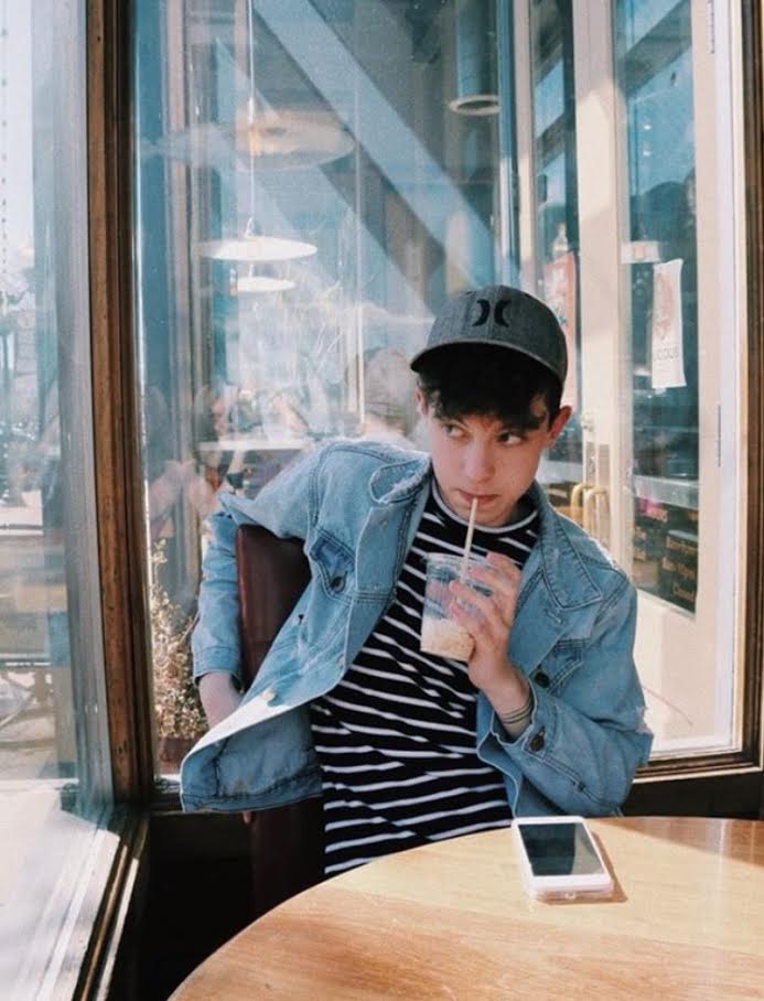 Come in for your mid-week coffee break! Photo by @t_hanks_10