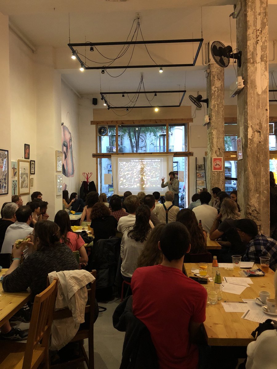 Carmen Llorens (@carmenllorens12) on Twitter photo Sabíeu que la fruita és un magatzem sacrificat? Gràcies <a href="/pererenom/">Pere Renom Vilaró</a> ! #Pint18ES #pint18BCN #bacanalcafe Sabíeu que la fruita és un magatzem sacrificat? Gràcies <a href="/pererenom/">Pere Renom Vilaró</a> ! #Pint18ES #pint18BCN #bacanalcafe