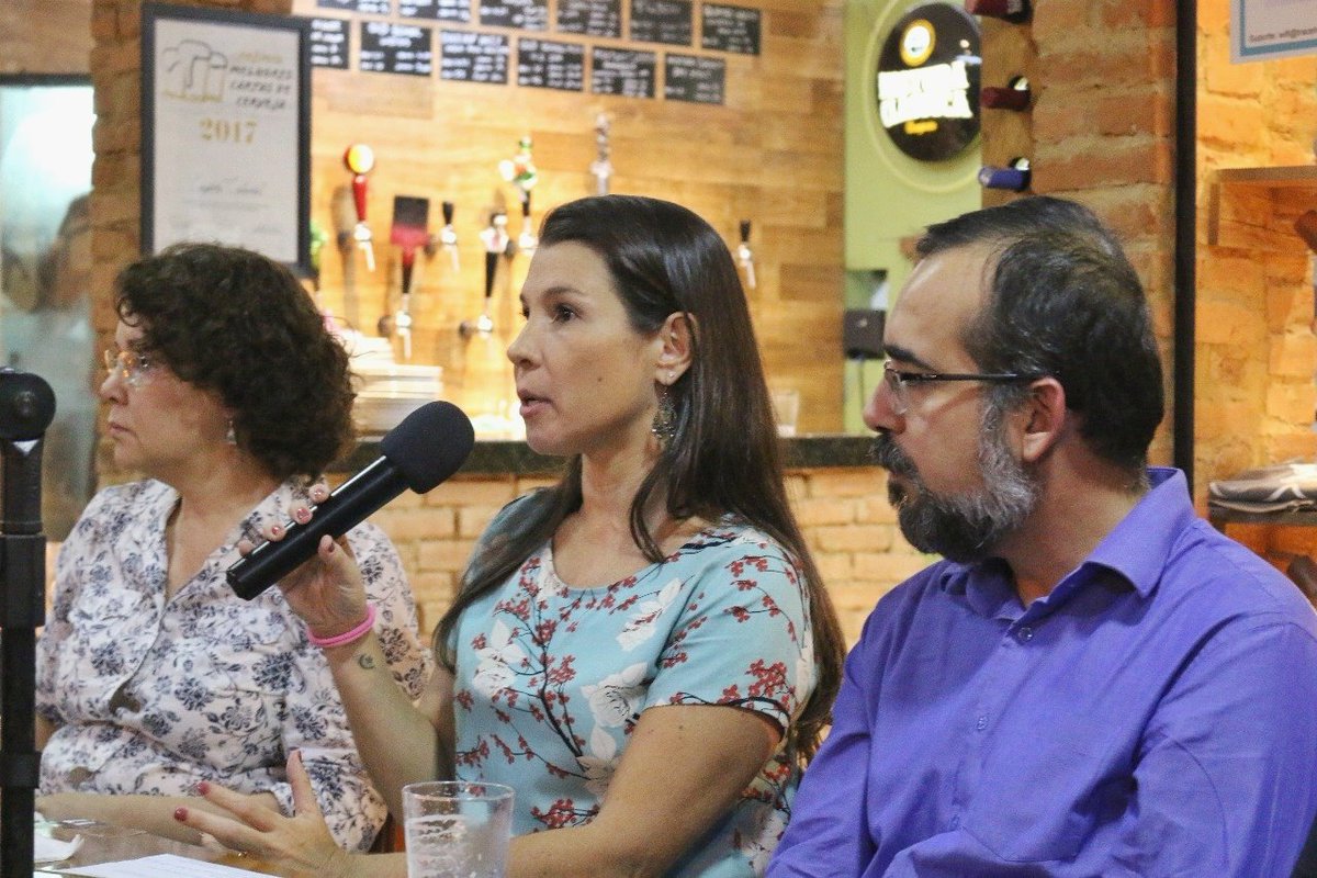 microbiando's tweet photo. Ontem a professora Ana Carolina Oliveira, também uma de nossas host, participou do festival @pintofsciencebr conversando com a galera sobre os mitos e verdades das vacinas.
Não faltou perguntas e dúvidas.
#Microbiando #Pint2018 #PintOfScience #PintBr #PintRJ https://t.co/8Cd9Ne3k4e
