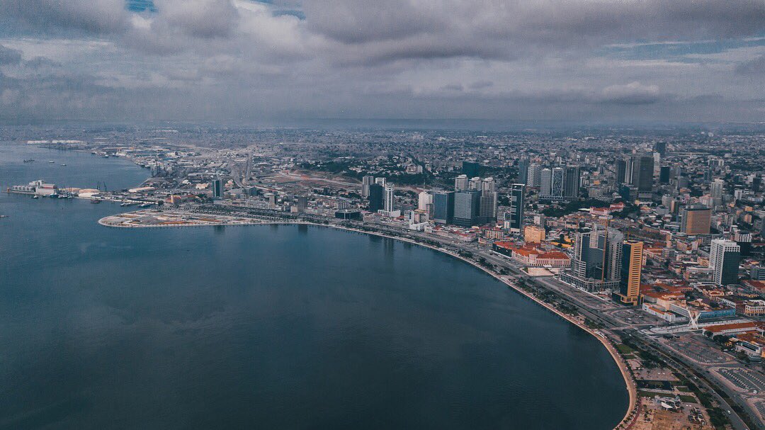 JessArtess's tweet photo. Luanda, terra de braços abertos; 
Terra minha; Terra sua; Terra nossa; 
Aqui o sol brilha pra todos; 
onde o lema é trabalhar para crescer...” Matias Damásio. https://t.co/I7hEQnj0zu