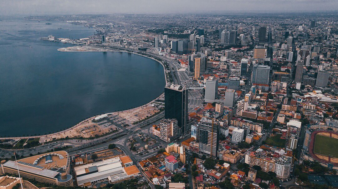 JessArtess's tweet photo. Luanda, terra de braços abertos; 
Terra minha; Terra sua; Terra nossa; 
Aqui o sol brilha pra todos; 
onde o lema é trabalhar para crescer...” Matias Damásio. https://t.co/I7hEQnj0zu