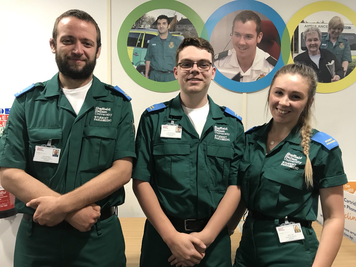 YAS_HelenS's tweet photo. Had some student paramedics #SPARAs from @ShuParamedic come sit in the @YorksAmbulance #EOC today seeing the Dispatch side and listening to calls. Always good to have an input in the future https://t.co/bWfkXPI70l