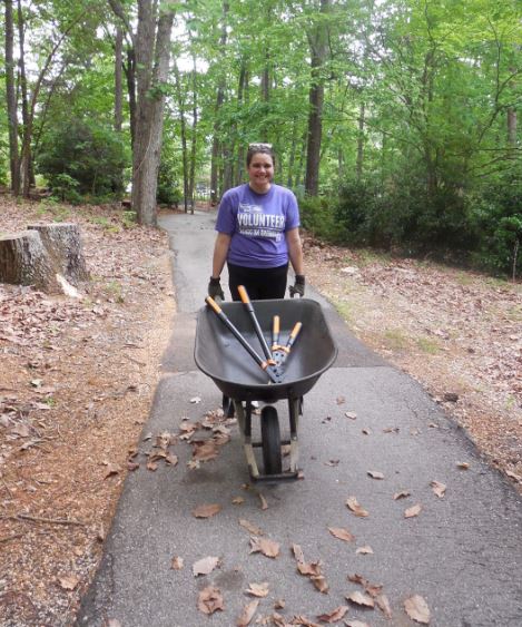 JobsAtOgletree's tweet photo. For the 3rd year in a row our Greenville office took part in Hands On Greenville, the largest day of service in South Carolina. We had a team of 18 volunteers who completed several projects at Roper Mountain Science Center. Great job all! #HogDay2018 @RoperMountain @HandsOnGville https://t.co/8h7src1R6G