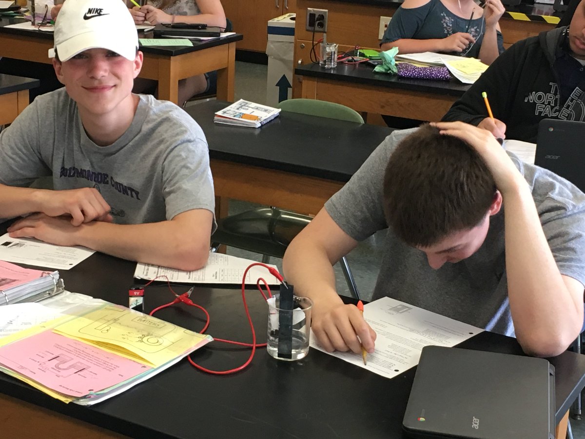 rhsciyoung's tweet photo. We're electroplating pennies with zinc in Regents Chemistry! #electrochemistry #electrolyticcell @BPattonRH @MrRussoRH @MrsLogueRH @RHArtsEd https://t.co/JKz8v6dzNW