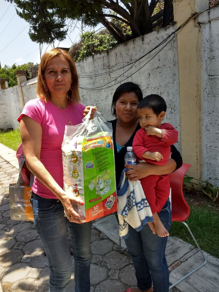 AcompanameMujer's tweet photo. El pasado sábado 12 de Mayo festejamos a 14 mamás de la colonia Santa Cruz Buenavista.
Que con mucho entusiasmo, recibieron un desayuno, una charla sobre el amor propio y un cambio de imagen al igual que unas despensas. https://t.co/U8cQvC3gUf