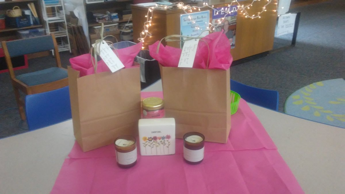 HomelessLiaison's tweet photo. SRES appreciates our volunteers! Thank you for helping us blossom! @SRESPrincipal @SRESenrich @QuatmanWilder @SRESPTA #supportnavigateconnect #FCPSProud https://t.co/YOwQmxf77S