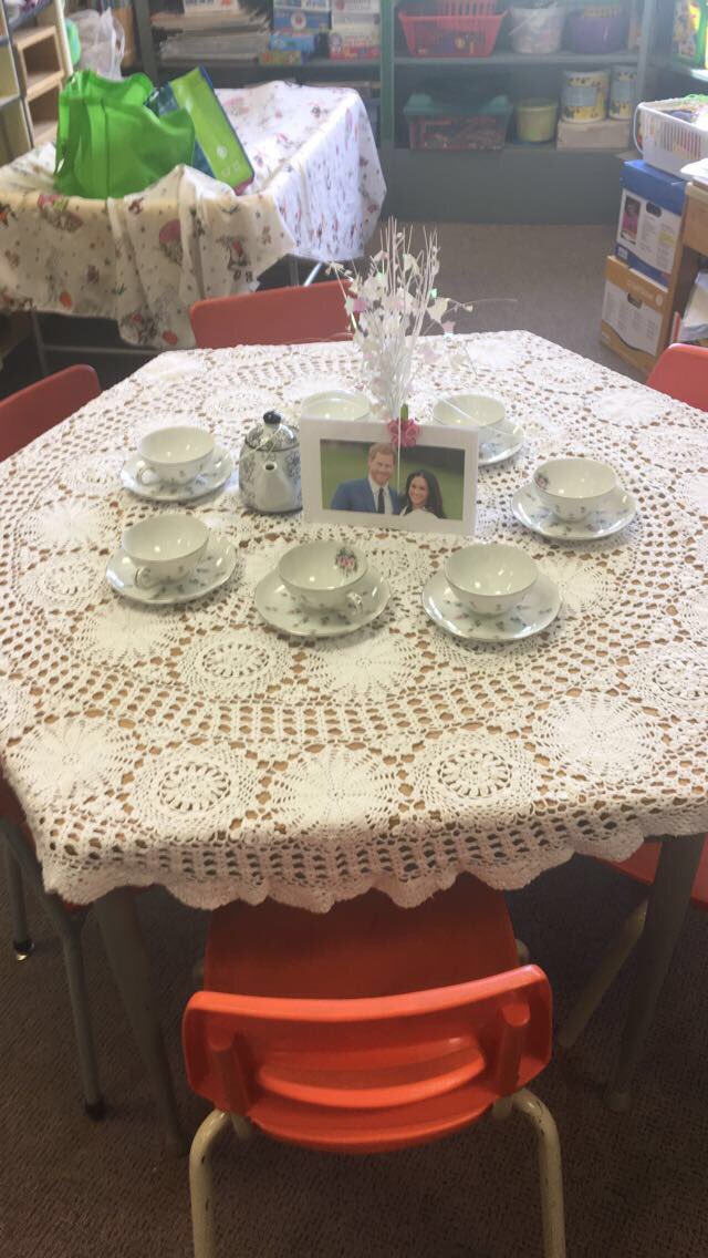 MorgWood6's tweet photo. It's a royal day in kindergarten! So fun! @drrobinbright #Kindergarten #RoyalWedding2018 @ulethedfaculty https://t.co/IeScEtjY8X
