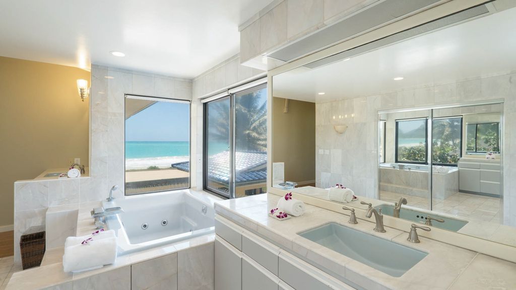 Oahucom's tweet image. FEATURED PROPERTY: Kailua Beach front OCEAN HOUSE
Location: Kalama Tract, Kailua, HI, USA
5 Bedroom; 5 Bathroom
Sleeps up to 12 people
7 Night Minimum Stay
buff.ly/2GjSycb

View more properties: buff.ly/2IeHiQD
#hawaii #oahu #vacationrental #vacation #holiday