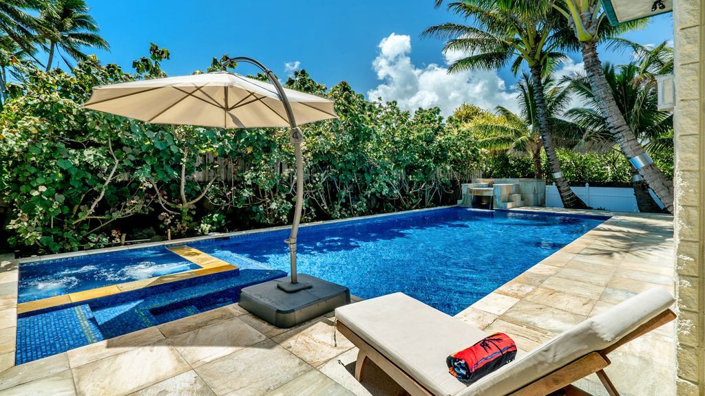 Oahucom's tweet image. FEATURED PROPERTY: Kailua Beach front OCEAN HOUSE
Location: Kalama Tract, Kailua, HI, USA
5 Bedroom; 5 Bathroom
Sleeps up to 12 people
7 Night Minimum Stay
buff.ly/2GjSycb

View more properties: buff.ly/2IeHiQD
#hawaii #oahu #vacationrental #vacation #holiday
