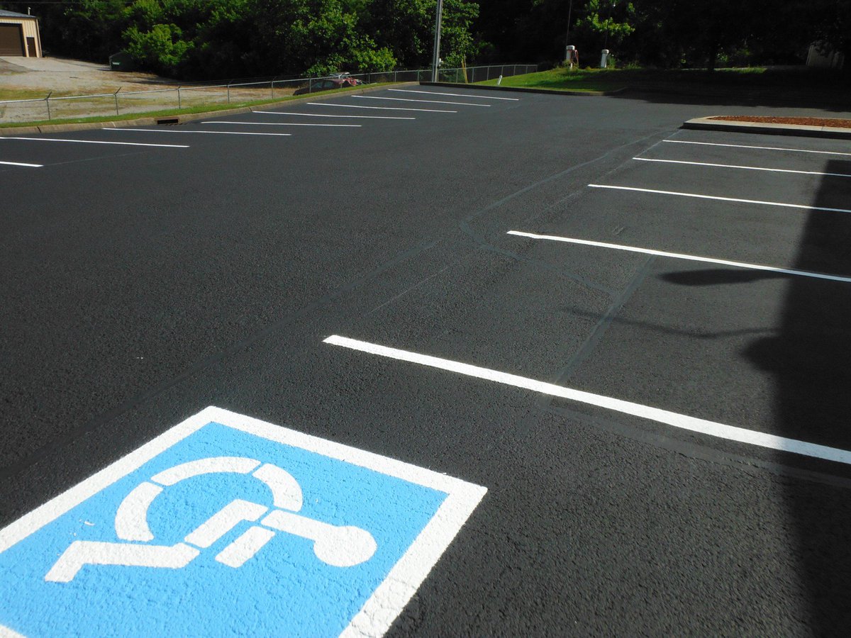 SuperiorPaving2's tweet photo. Looking for a practical and cost-efficient way to give your small business some pizzazz? Installing an asphalt parking lot is a great way to make yours stand out! #paving #asphalt #superiorpaving #driveway #sidewalk #construction https://t.co/gIbHLdLweY