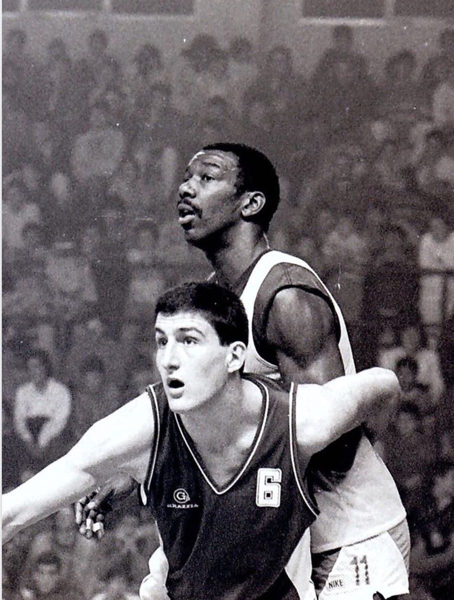 Hoy cumple 63 años Essie "Helicóptero" Hollis (<a href="/EssieHollis/">EssieHollis</a>) mejor media anotadora en una temporada en la historia de la máxima competición española, con 39,18 puntos por partido (temp. 77-78). 🔥🔥🔥
#Leyenda