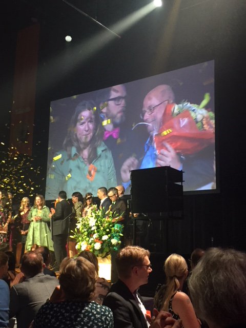 dagenssamhalle's tweet image. Årets välfärdsförnyare 2018 är @onestopfuture Shop, som verkar för att minska segregation i Biskopsgården i #Göteborg genom att hjälpa utrikesfödda unga och särskilt kvinnor att starta företag #samhallsgalan