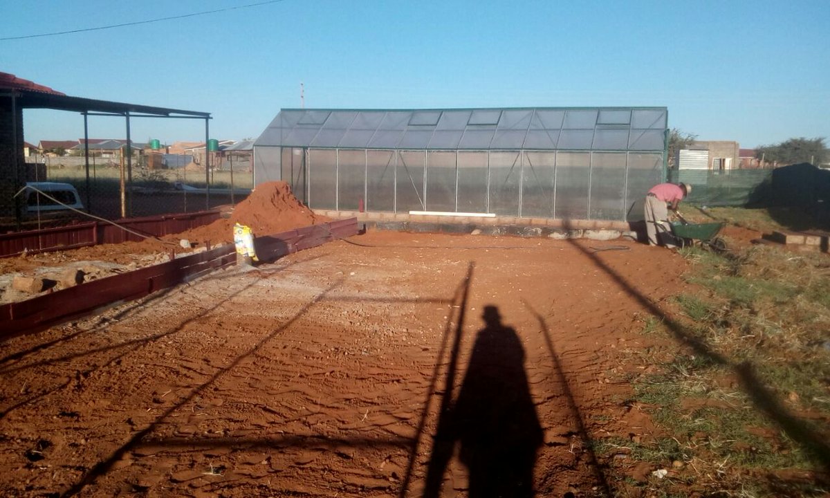AkwandeF's tweet photo. Images from our progress building Akwande Farming's first township #Hydroponics tunnel. More images to be uploaded. #BringingEasyFoodProduction https://t.co/NgrABzIBjK