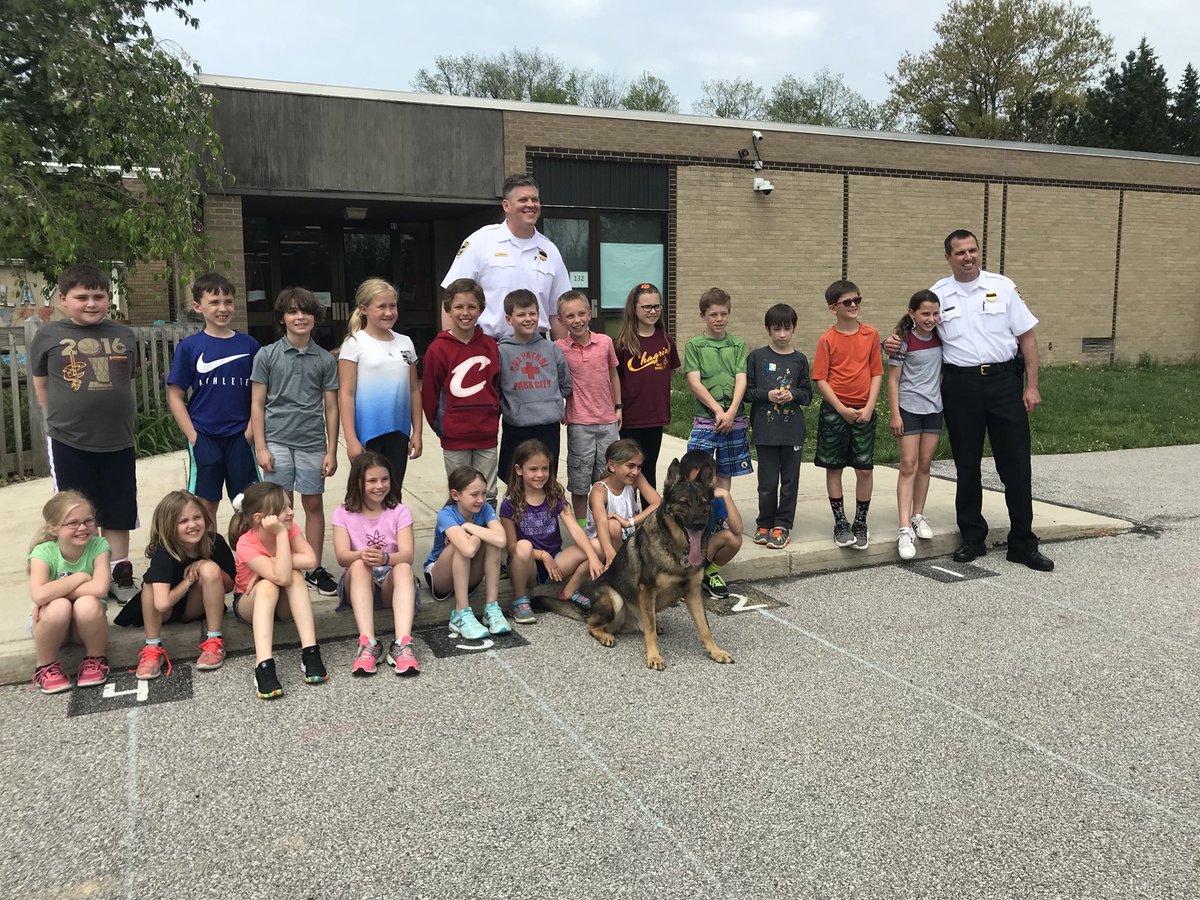 SheriHalagan's tweet photo. Thanks to Lt. Kohanski and Lt. Mike from @ShakerHtsPolice for sharing your work with K-9 Alan!  #CFEVS https://t.co/5tglpz3haL