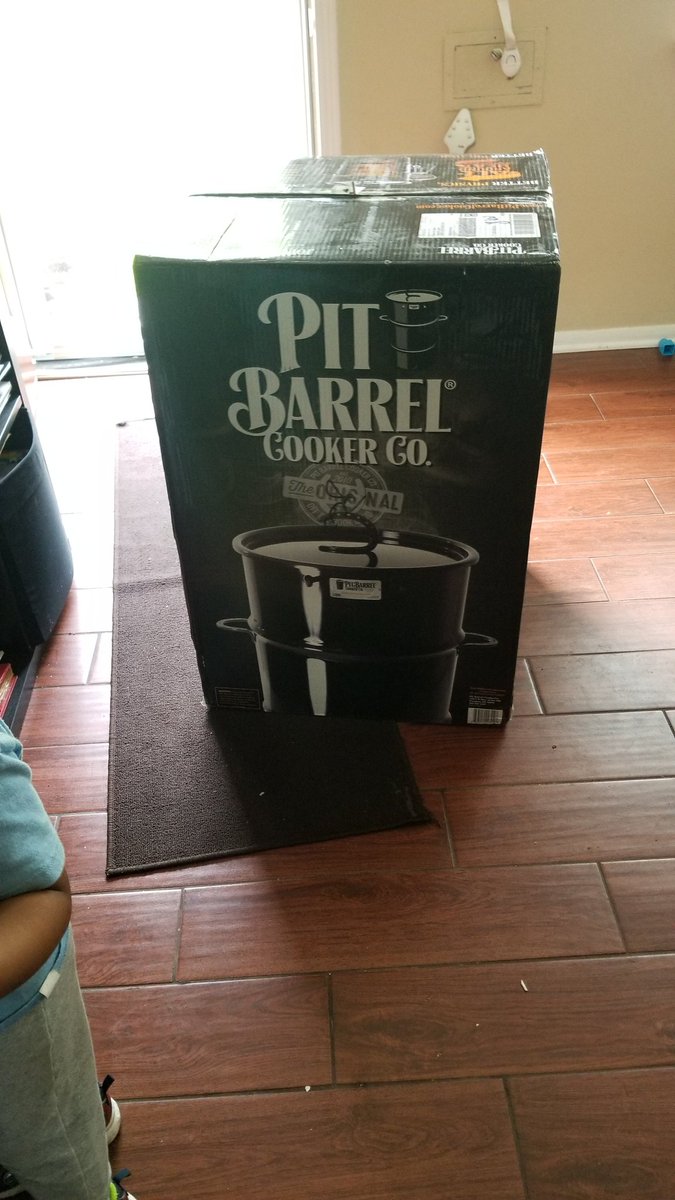 darrenwcarter's tweet photo. Recieved my @PitBarrelCooker today! Can't wait to fire her up!!

#ThisIsCLE #TheLand #backyardpitmaster #happyplace #grillingseason https://t.co/IKlJYQScSm