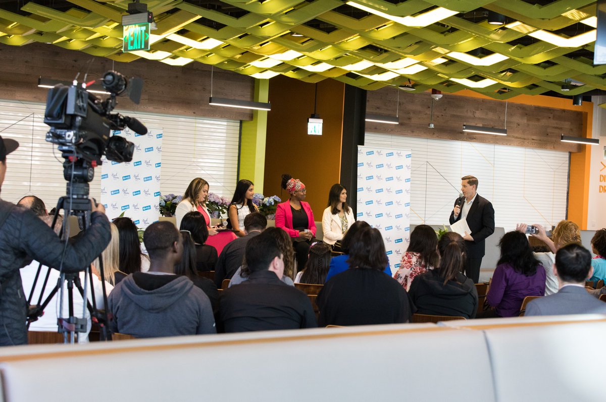 KarinaCBell's tweet photo. My heart is bursting with pride. Last night we celebrated rockstars #momsofcolorintech!
If you see it you can be it! #DiversityMatters
Thank you @PaloAltoNtwks @MotherCoders @bevisiblelatinx https://t.co/uTQmWSqPlh