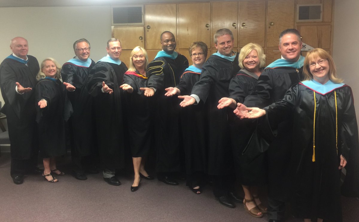 phyllis_balagna's tweet photo. Proud to be celebrating the 2018 Class of Lee’s Summit High School. Congrats to Dr. Faulkenberry, staff, and students. https://t.co/3wsQO4rfIP