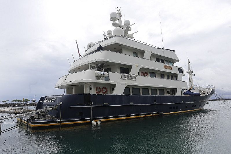 correio24horas's tweet photo. Iate de luxo que está há seis anos na Bahia Marina será leiloado https://t.co/zVFeM9AV5D #Correio24h https://t.co/HNGs3cj3lc