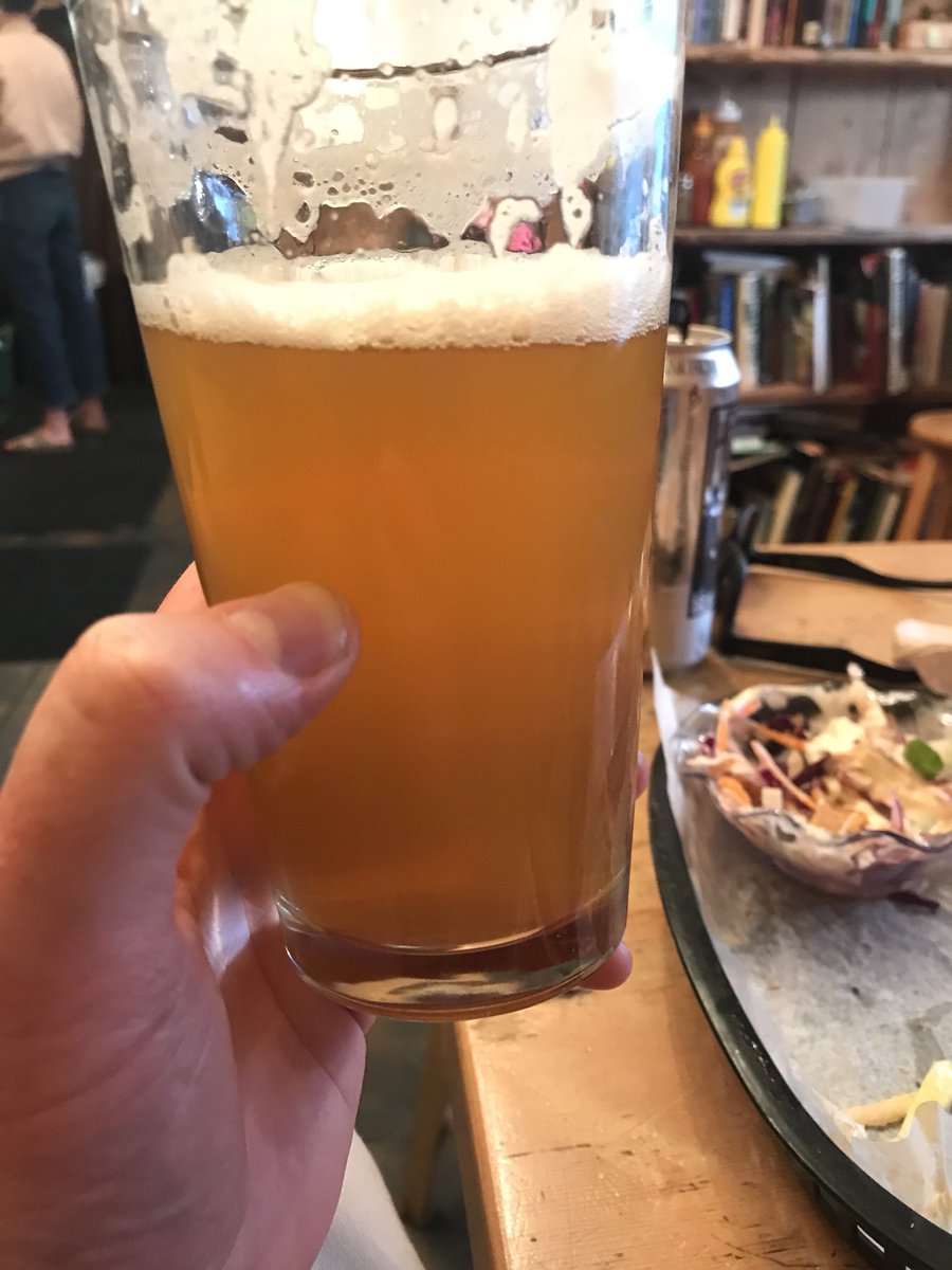HVBeerConcierge's tweet image. This beer is has fairly minimal haze and is decidedly malty. It’s Heady, how far we have departed haze bros...