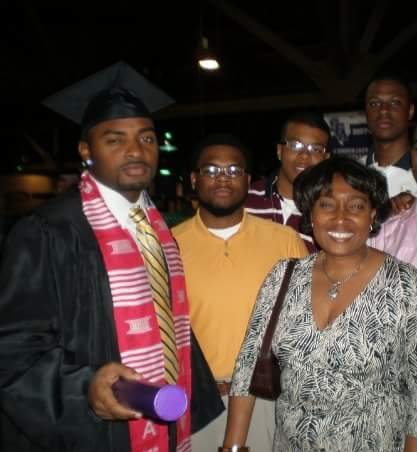 iamcoacho's tweet image. I cannot find my high school graduation pics :( #classof2004 #classof2009 #classof2015 @MRHSMavericks @MsLDuhon