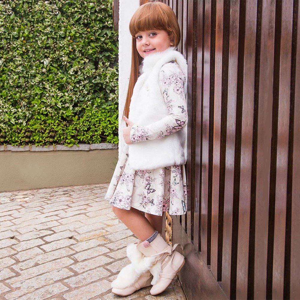 Coloritta_com's tweet image. Mais fashion que a combinação de colete de pelo + vestido romântico da fofa @d... instagram.com/p/Bi27PFHhRMJ