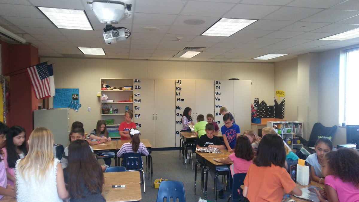 Annalisa_B_'s tweet image. Foil boats. #STEM  #hrelearner #thirdgradescience