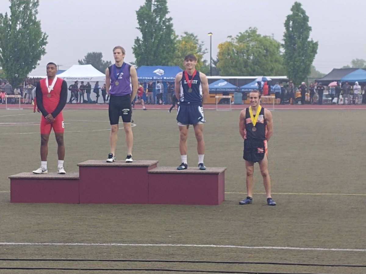 Congrats to Nick Bodnar for a 4th place finish at districts in the 300 hurdles with a time of 41.08.