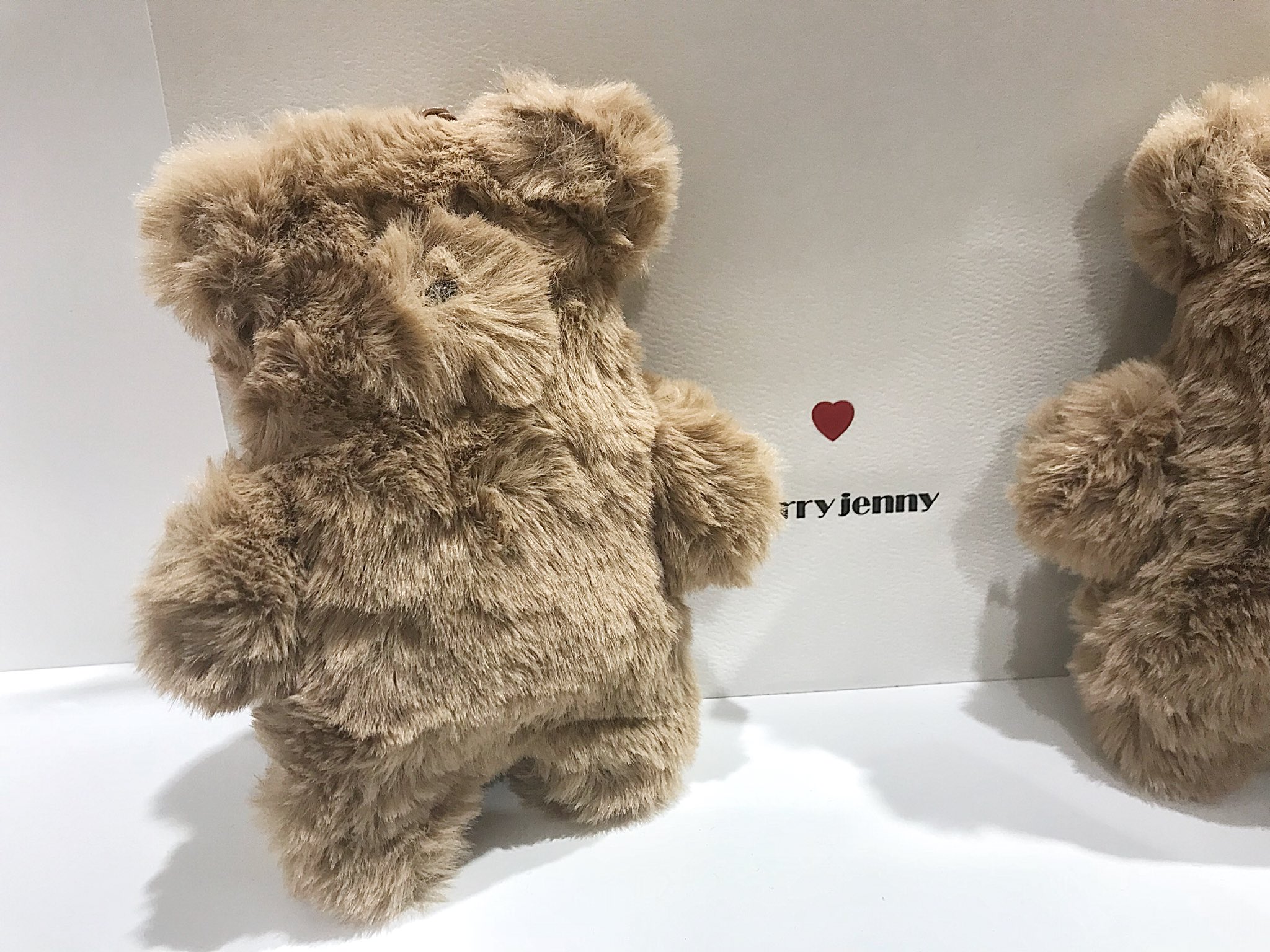 Merry Jenny 原宿店 A Twitteren フェア情報 ノベルティフェア 12 000 税抜 以上お買上げのお客様に くまさんポーチをプレゼント 大人気のくまさんが もふもふのポーチになって登場 Iphone8がピッタリ入る大きさです 期間 5 17 木 無くなり次第終了 電話