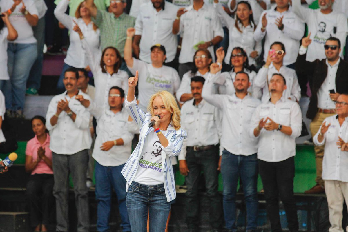 rebecabertucci's tweet photo. Por esto trabajamos, por la libertad de un pueblo que clama CAMBIO. Hoy se marcó el inicio de una esperanza que está viva en el corazón de los venezolanos. Se acabó la desilusión y el oprobio, Venezuela canta en honor al futuro. ¡Llegó el tiempo de la alegría! #BertucciPresidente https://t.co/ixgU5zLQLq
