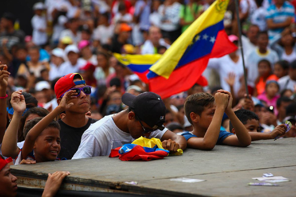 rebecabertucci's tweet photo. Por esto trabajamos, por la libertad de un pueblo que clama CAMBIO. Hoy se marcó el inicio de una esperanza que está viva en el corazón de los venezolanos. Se acabó la desilusión y el oprobio, Venezuela canta en honor al futuro. ¡Llegó el tiempo de la alegría! #BertucciPresidente https://t.co/ixgU5zLQLq