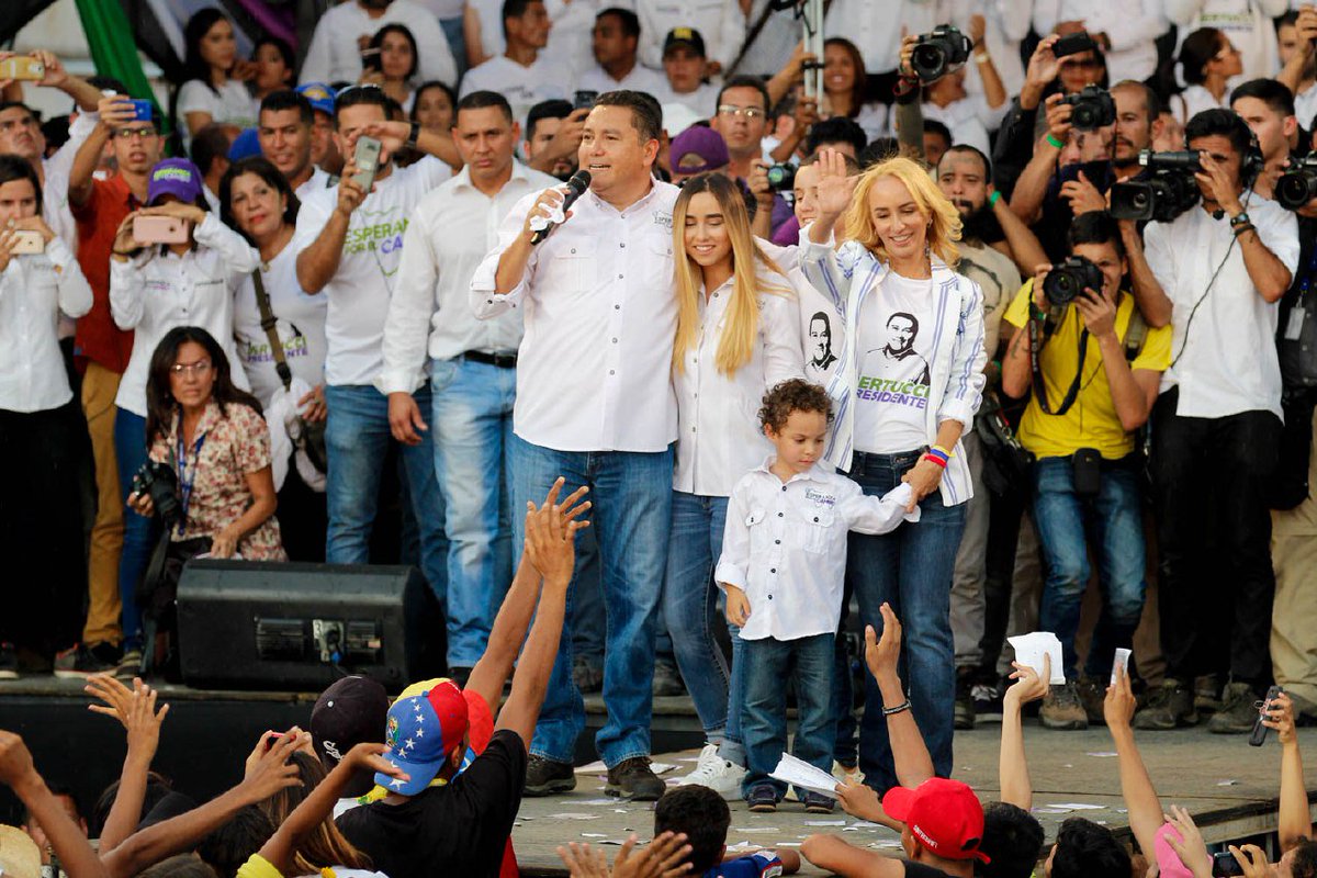 rebecabertucci's tweet photo. Por esto trabajamos, por la libertad de un pueblo que clama CAMBIO. Hoy se marcó el inicio de una esperanza que está viva en el corazón de los venezolanos. Se acabó la desilusión y el oprobio, Venezuela canta en honor al futuro. ¡Llegó el tiempo de la alegría! #BertucciPresidente https://t.co/ixgU5zLQLq