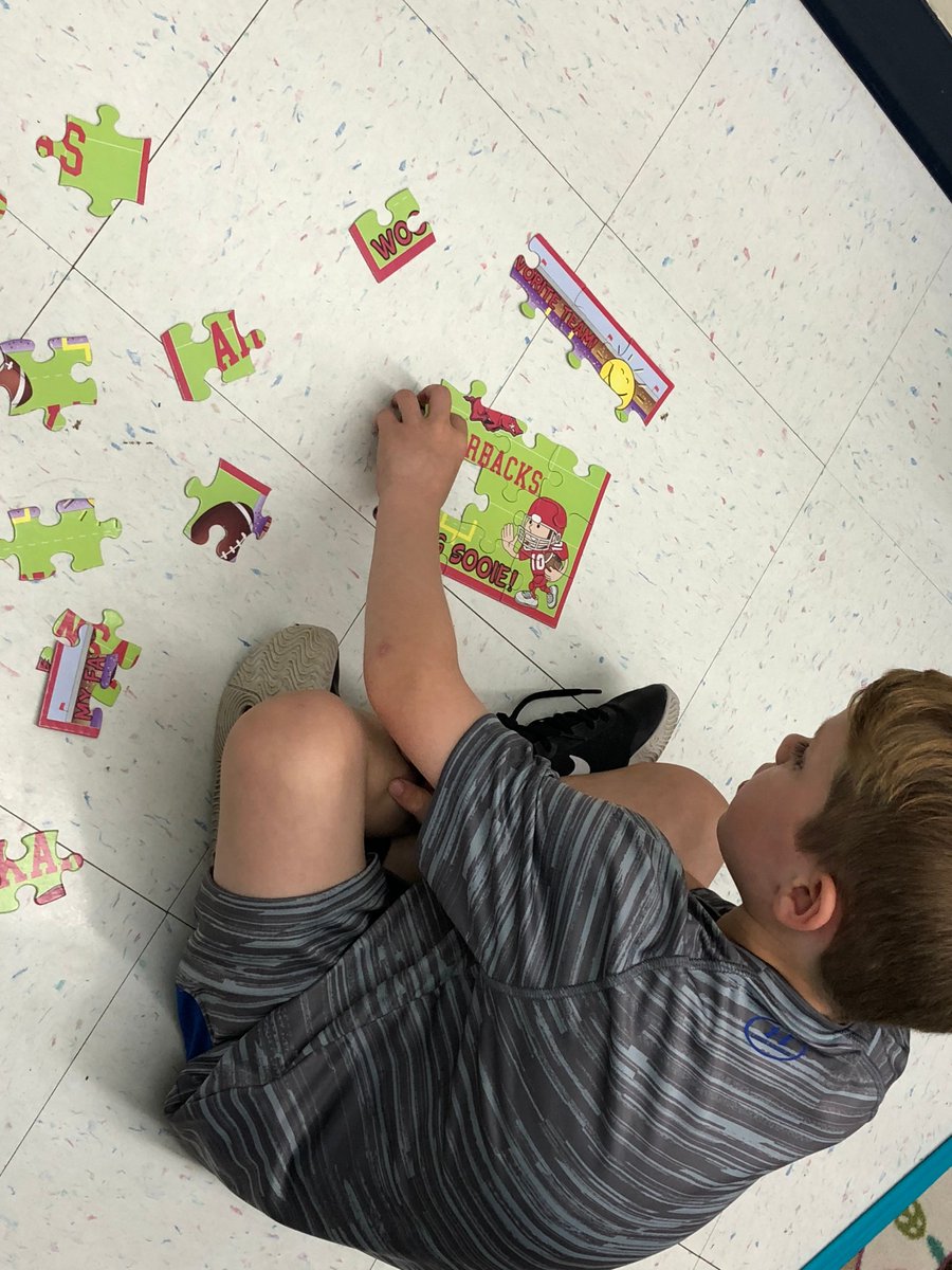 JennyGoings's tweet photo. Classroom fun during Arkansas Week! 😁 #readingtent #measuringfish #razorbackpuzzle https://t.co/wCGlfeEeeK