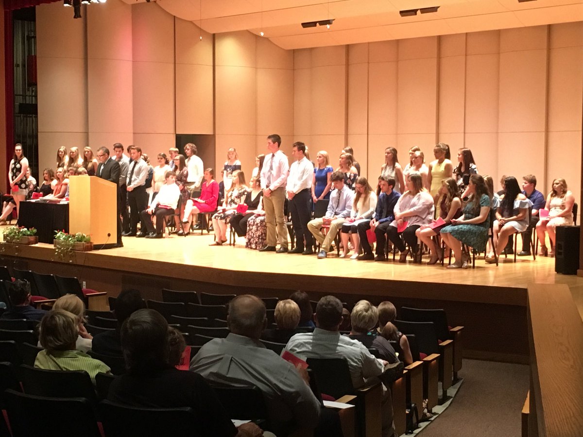 dpauli1's tweet photo. EHS Senior Awards, we live in an incredibly generous community! #edgertonproud https://t.co/yOVcdC87NA