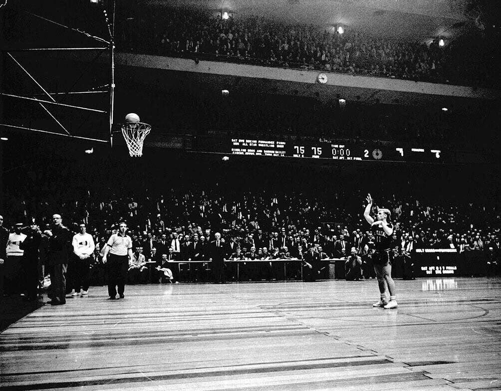 Scoreboard madison square garden manhattan hi-res stock