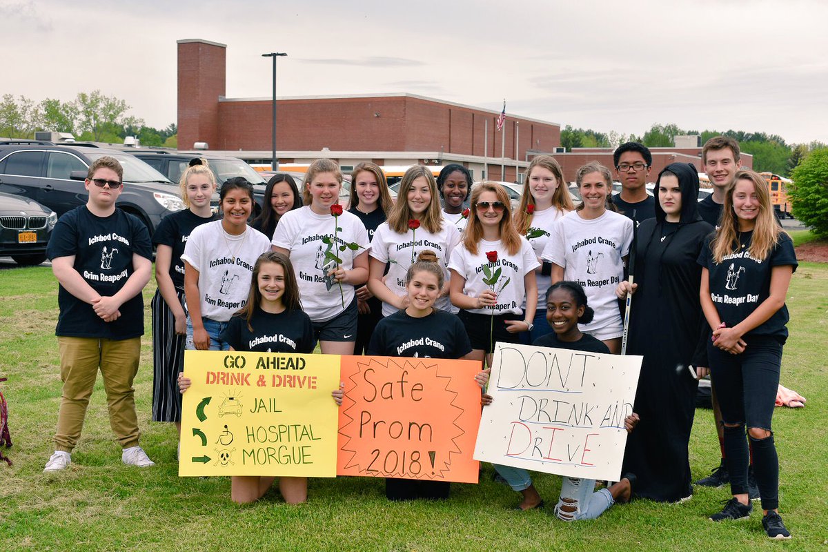 ICC_SADD's tweet photo. Every 53 minutes a life is lost due to an impaired driving accident.            With prom day approaching pledge to have a safe, sober, fun prom night. https://t.co/m0be8vB4cs