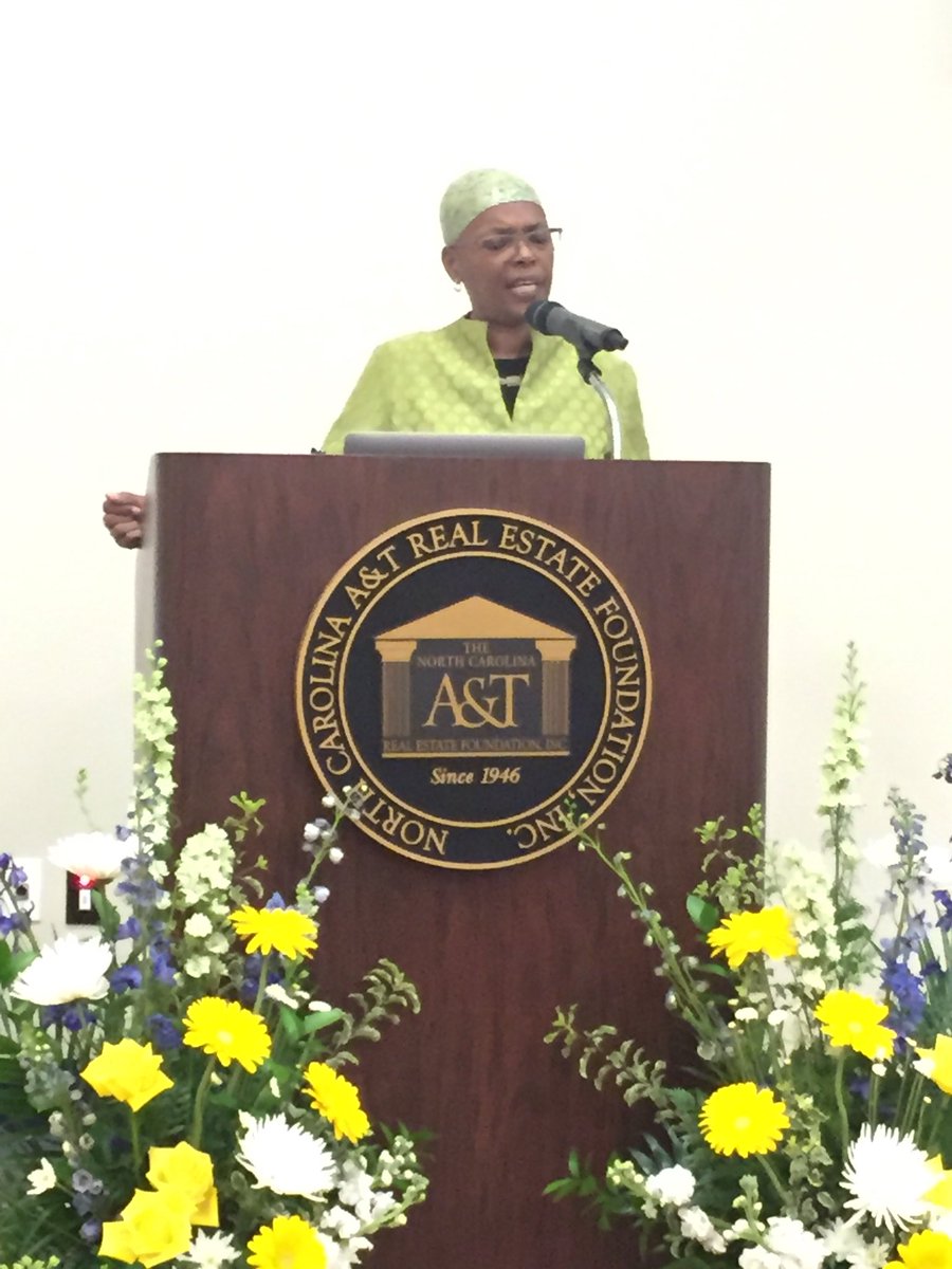 DrGrantEmpowers's tweet photo. I am listening to Sharon Washington at the empowered to lead #r2l2018 conference ! https://t.co/lWHBDJzjQt