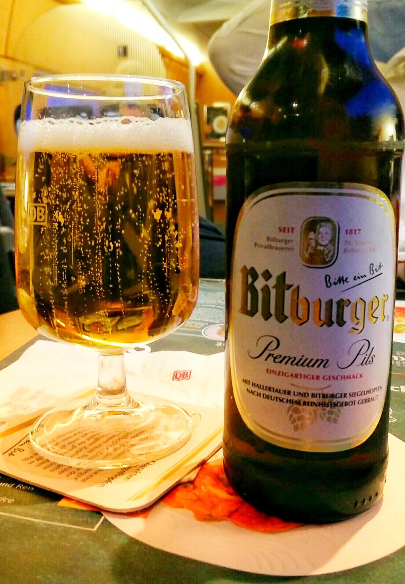 _DiningCar's tweet photo. After a long day full of work a @Bitburger Pils (3.2€) in the #diningcar of #ICE100 from #Karlsruhe to #Frankfurt and wonderful people eating Curry Wurst and Chili around is just the right thing! #Speisewagen #deutschebahn #bahnde https://t.co/u0vAq8rFgf