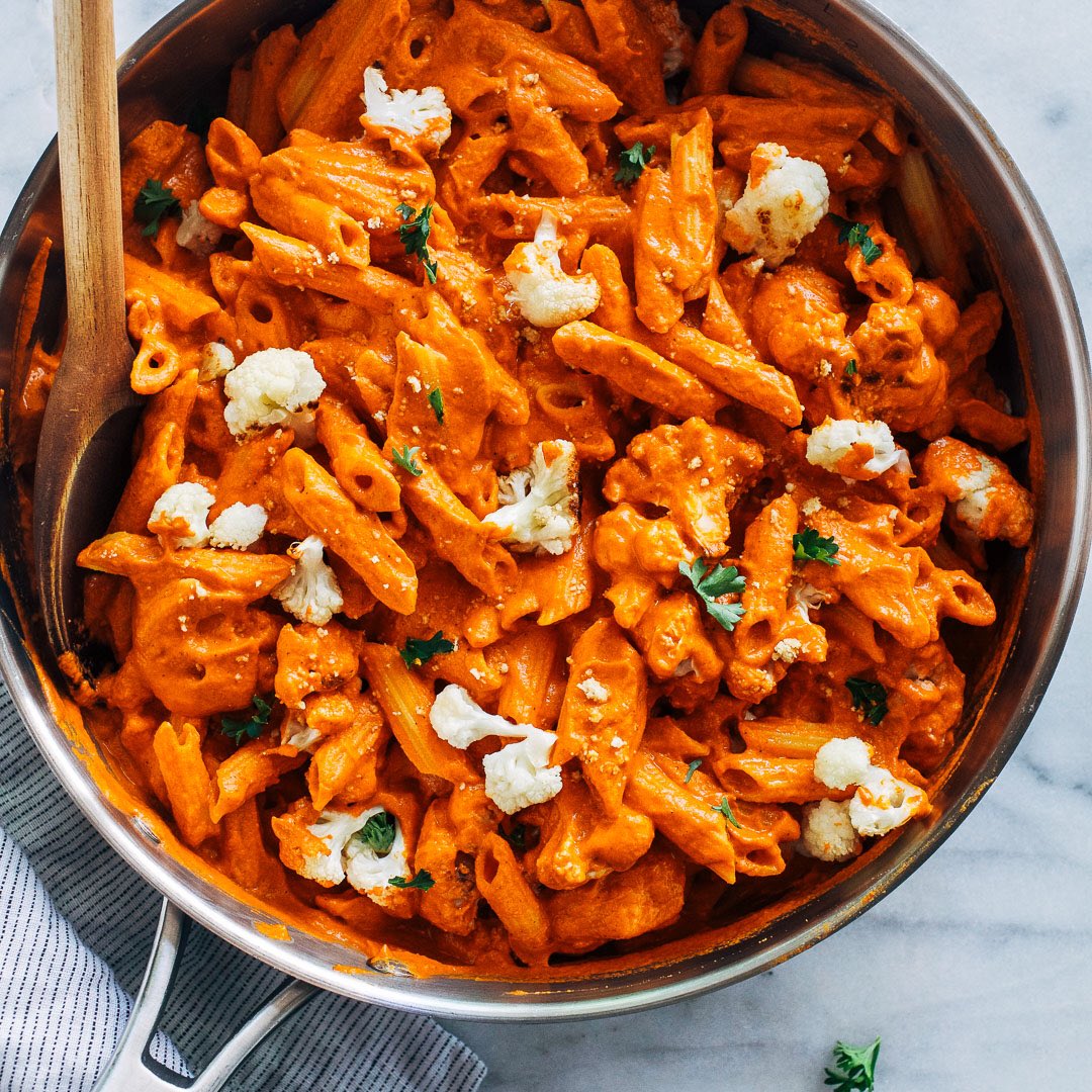 makingthyme4hlt's tweet image. Easy weeknight dinner alert! 30-Minute Creamy Red Pepper Penne made with just 8 ingredients 🙌💃 makingthymeforhealth.com/30-minute-crea… #NutsAbout #sponsored