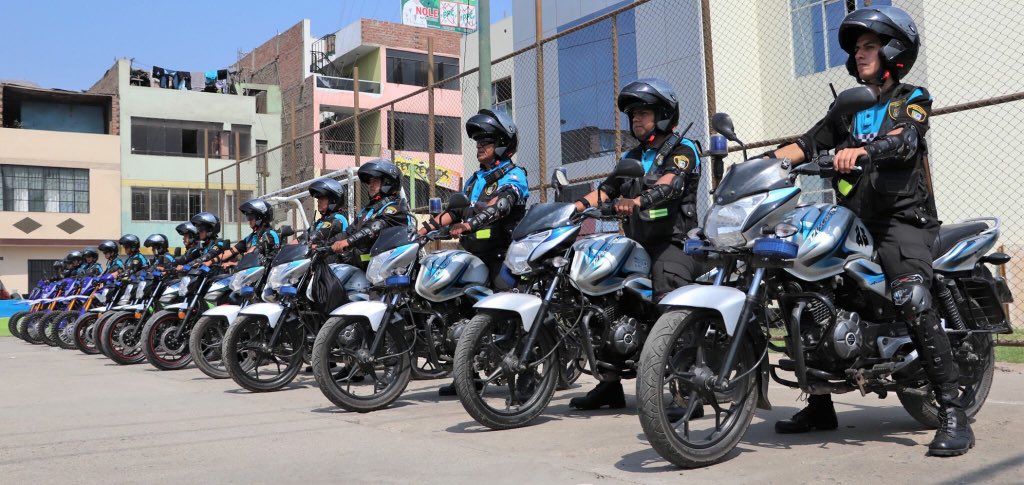 chumbimune's tweet photo. Estoy segura que con el apoyo de todos lograremos aplacar la ola de violencia que atraviesa nuestro país. Nuestro distrito no es ajeno, ante ello nuevas motos se suman al trabajo que realiza nuestro serenos en vehículos y la Central de Monitoreo.     #SantaAnita #Seguridad https://t.co/12vwjse5Wz