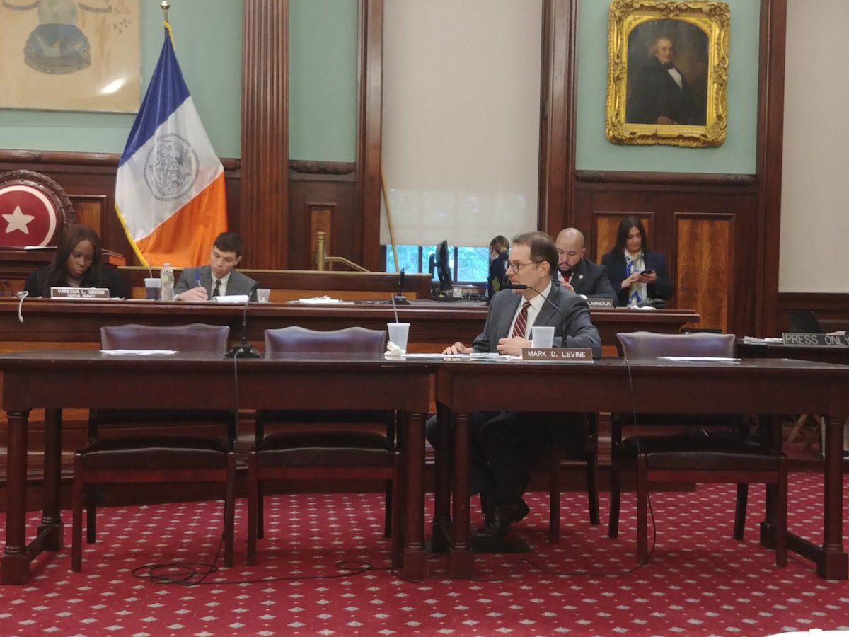 RidersAlliance's tweet photo. Thank you @MarkLevineNYC, @CMDebiRose and @FCabreraNY for asking @NYC_DOT about their timeline to install Transit Signal Priority to millions of bus riders.
#busturnaround #fixthebus https://t.co/eBgeWQWpcZ